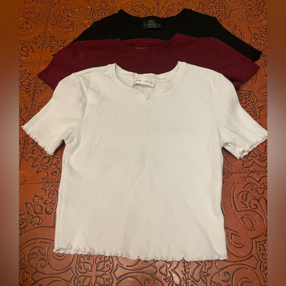 Lot 3 tshirt crop tops XS wild fable & lefties